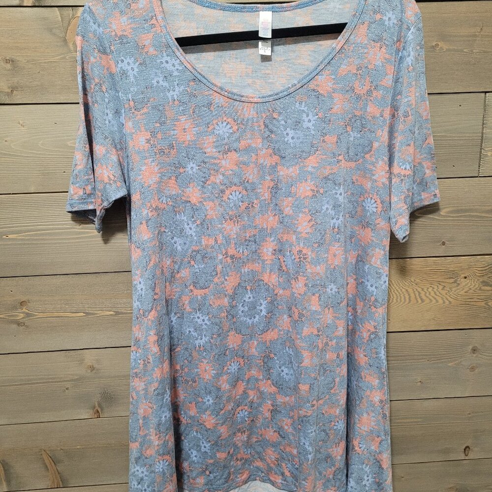 Lularoe Top Womens S/M longer length soft material